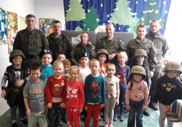 Wizyta żołnierzy w przedszkolu