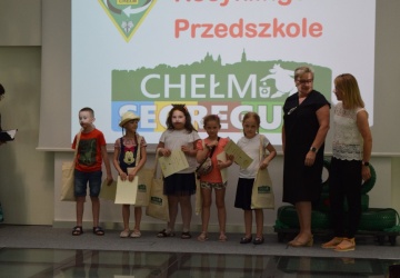 Powiększ obraz: Laureaci konkursu "Recyklingowe Przedszkole".